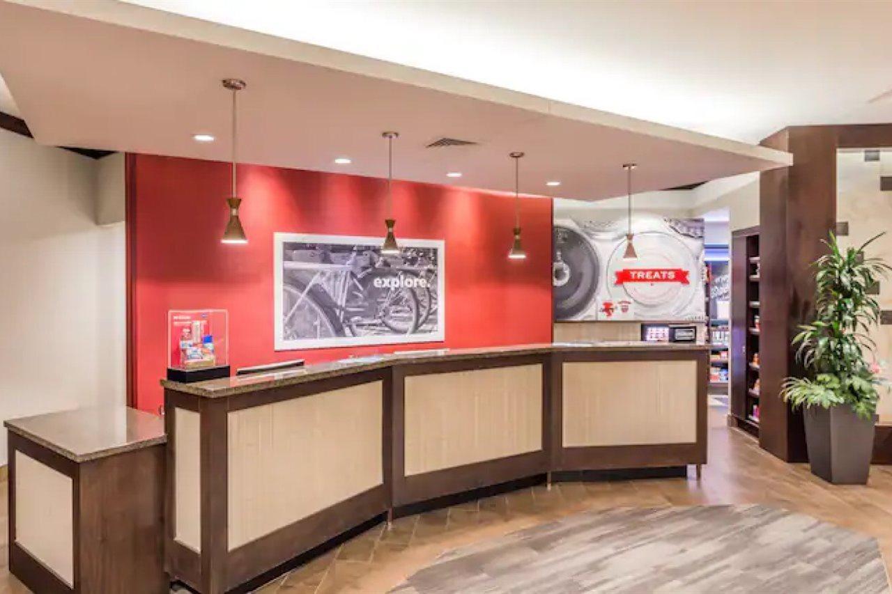 Hampton Inn & Suites Madison Downtown Esterno foto