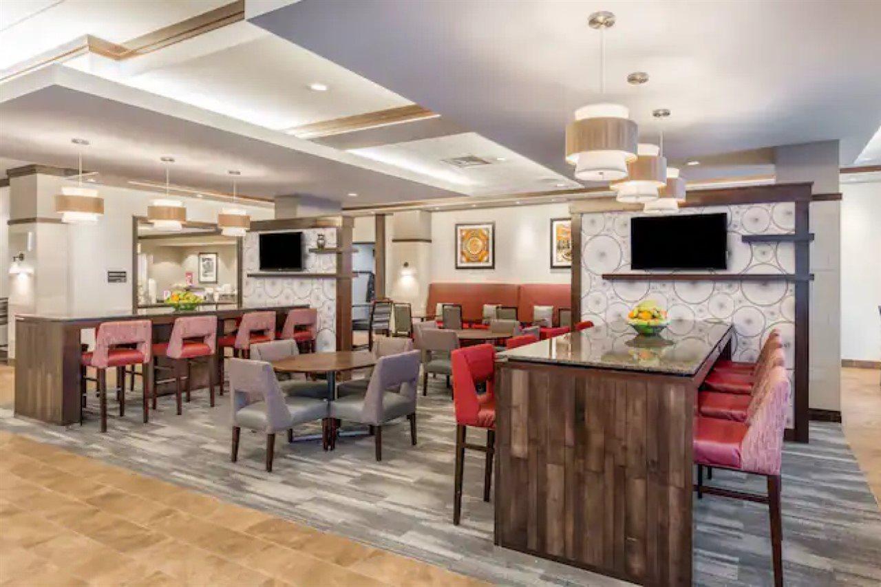 Hampton Inn & Suites Madison Downtown Esterno foto