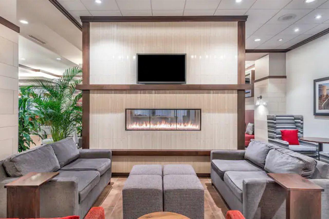 Hampton Inn & Suites Madison Downtown Esterno foto