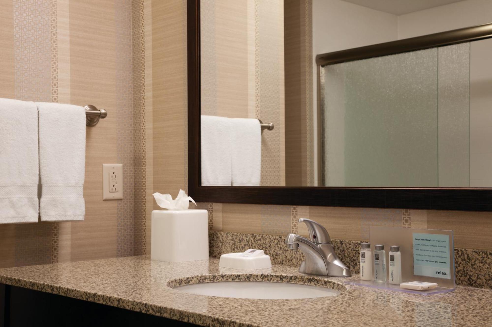Hampton Inn & Suites Madison Downtown Esterno foto
