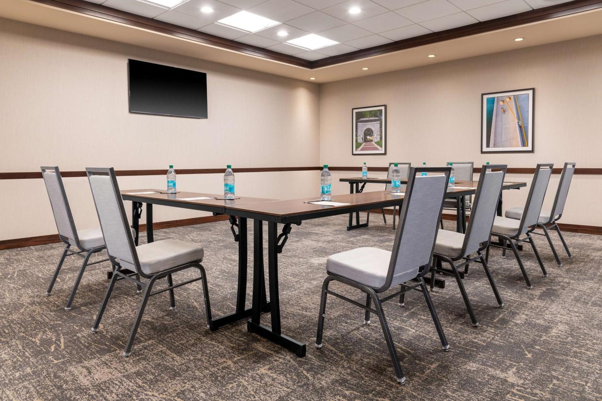 Hampton Inn & Suites Madison Downtown Esterno foto