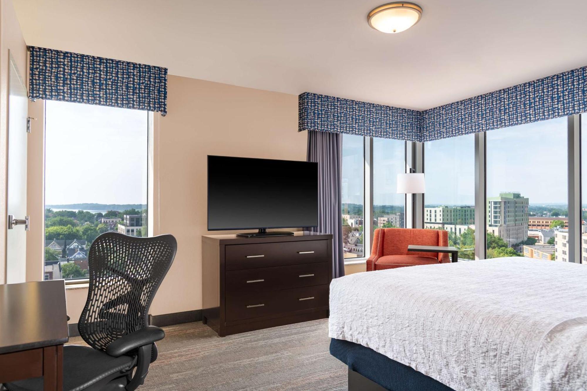 Hampton Inn & Suites Madison Downtown Esterno foto