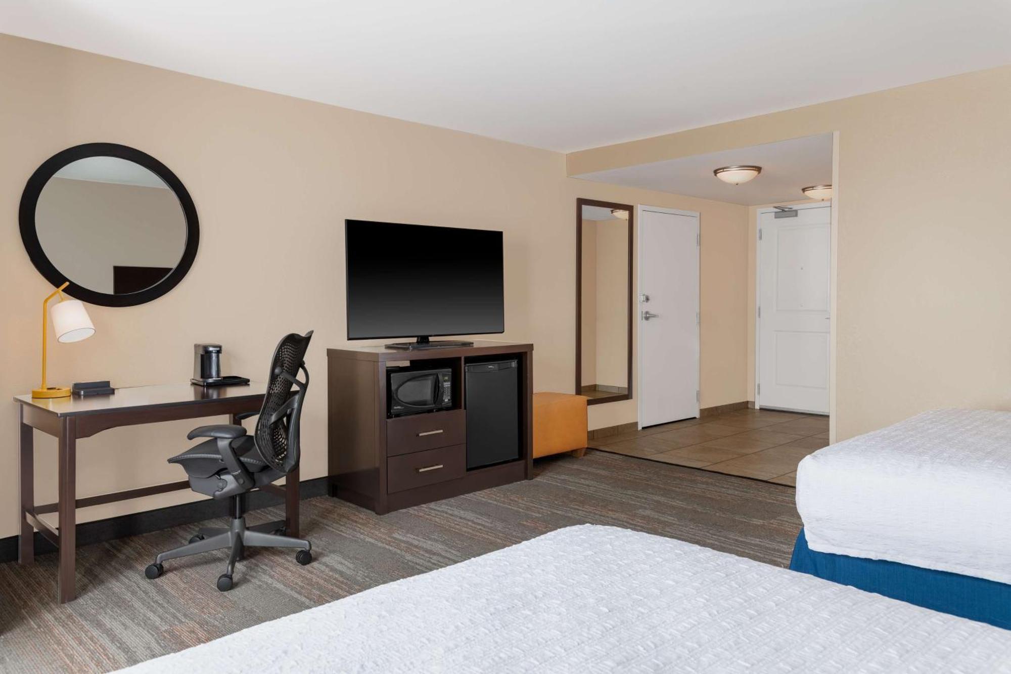 Hampton Inn & Suites Madison Downtown Esterno foto