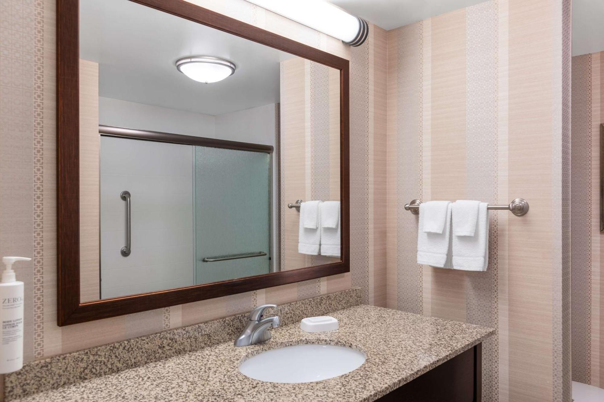 Hampton Inn & Suites Madison Downtown Esterno foto