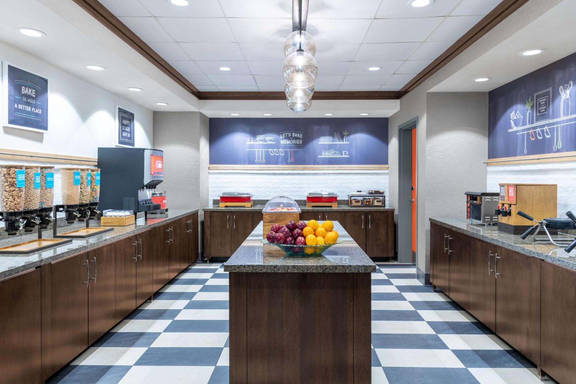 Hampton Inn & Suites Madison Downtown Esterno foto