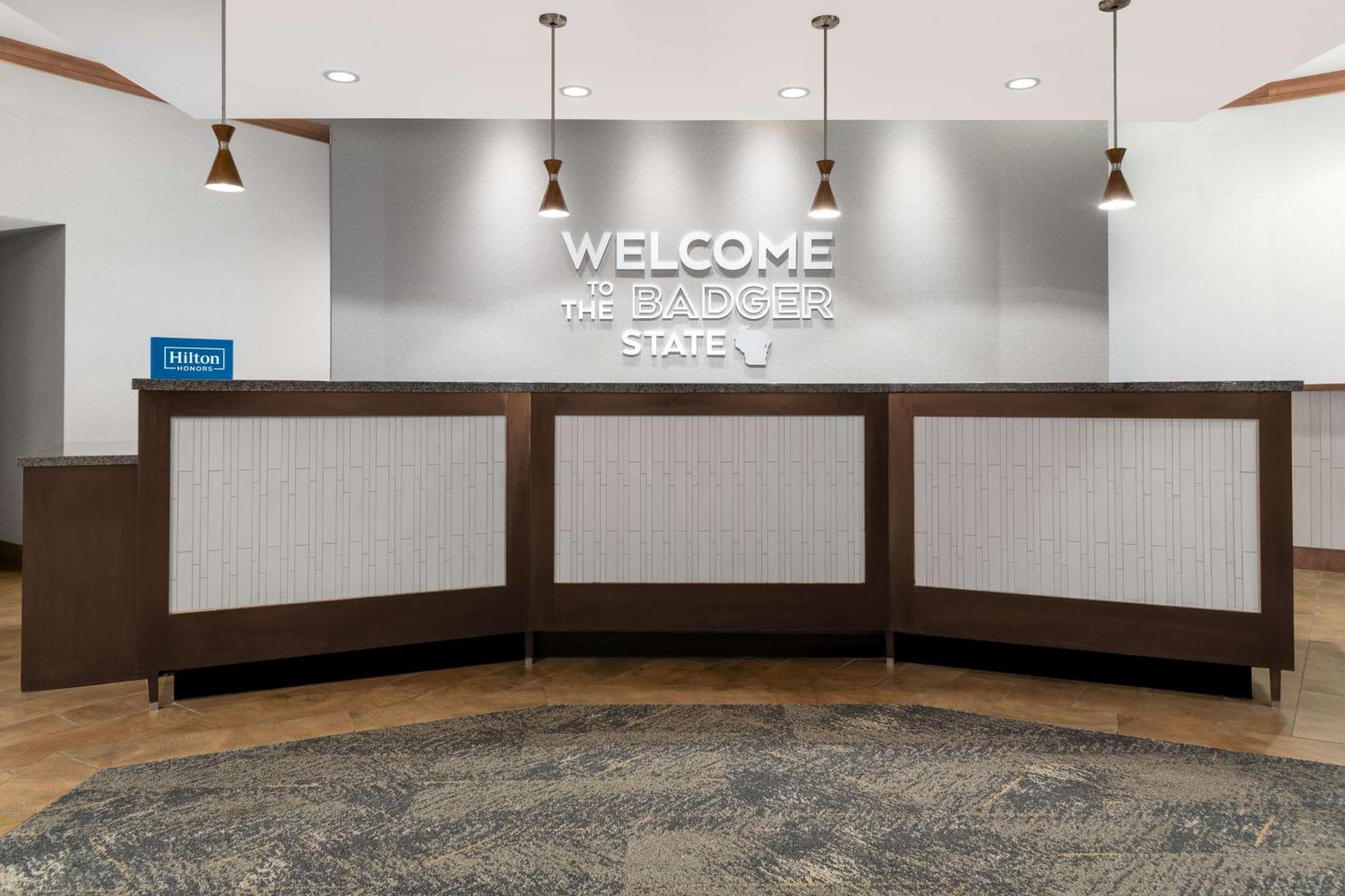 Hampton Inn & Suites Madison Downtown Esterno foto